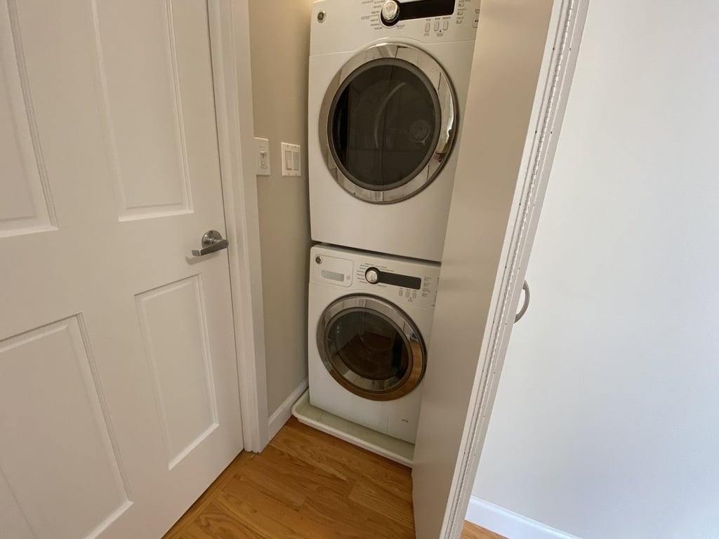 111 E Chestnut Street - Photo 7