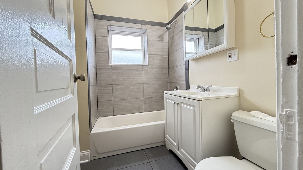 2022 N Lawler Avenue - Photo 3