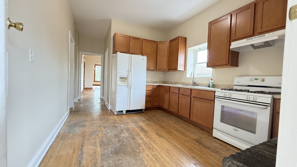 2022 N Lawler Avenue - Photo 2