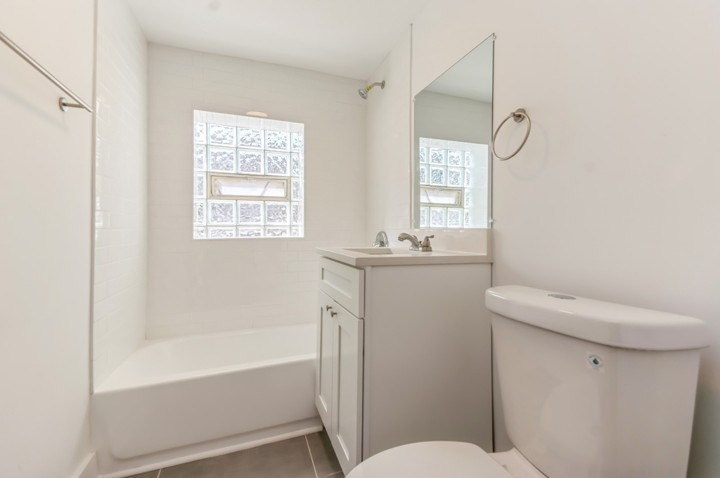3501 N Albany Avenue - Photo 6
