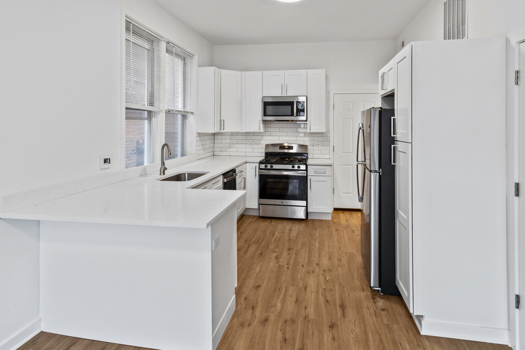 1349 W Taylor Street - Photo 1