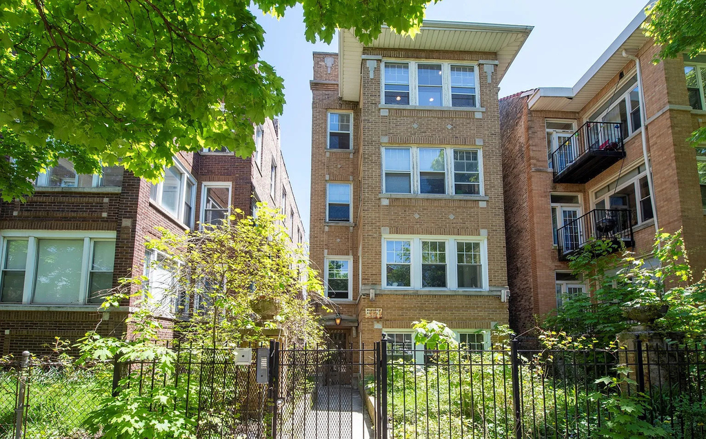 4825 N Sawyer Avenue - Photo 1