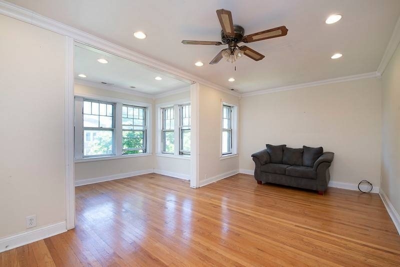 4825 N Sawyer Avenue - Photo 3