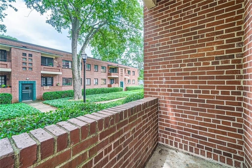 1381 Normandy Drive Ne - Photo 14
