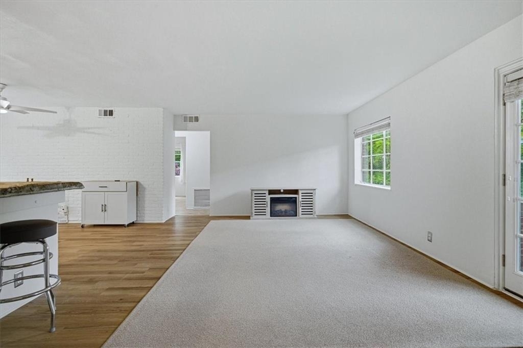 1381 Normandy Drive Ne - Photo 2