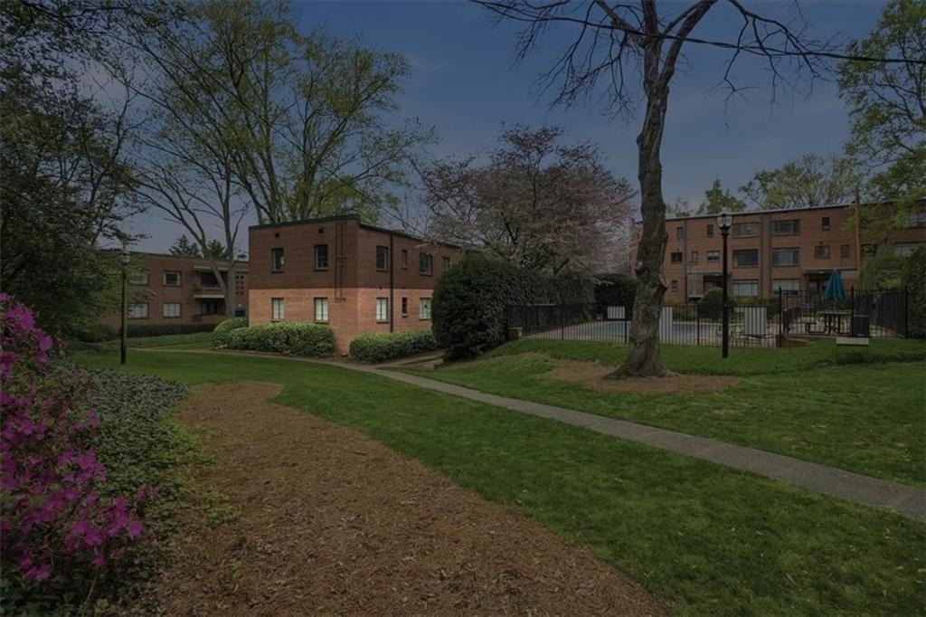 1381 Normandy Drive Ne - Photo 17
