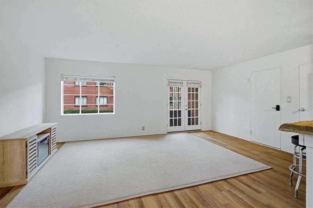 1381 Normandy Drive Ne - Photo 4