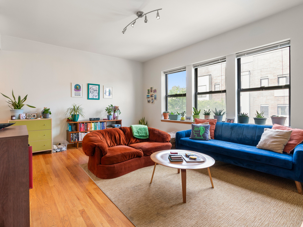 39 N Paulina Avenue - Photo 1