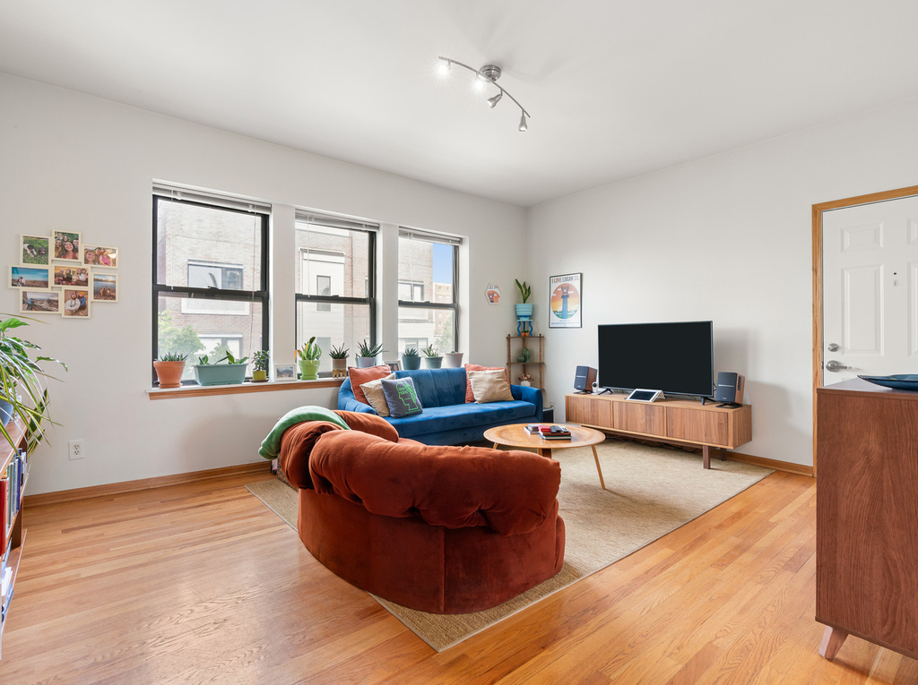 39 N Paulina Avenue - Photo 2