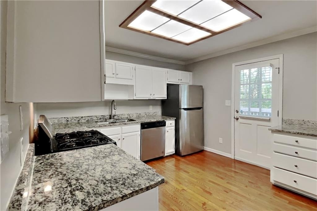 1746 Charrington Way - Photo 3