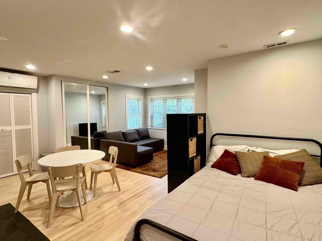 821 S Bell Avenue - Photo 2