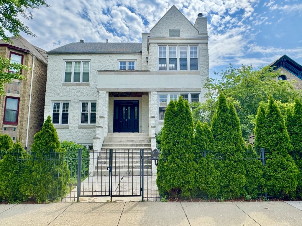 821 S Bell Avenue - Photo 0