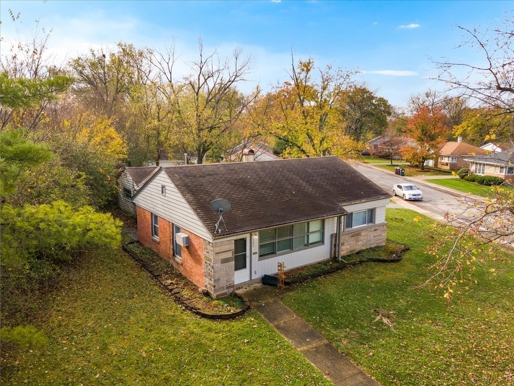 321 Onarga Street - Photo 3