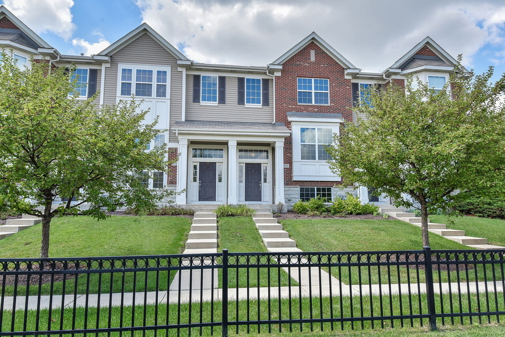 2511 Dunraven Avenue - Photo 0