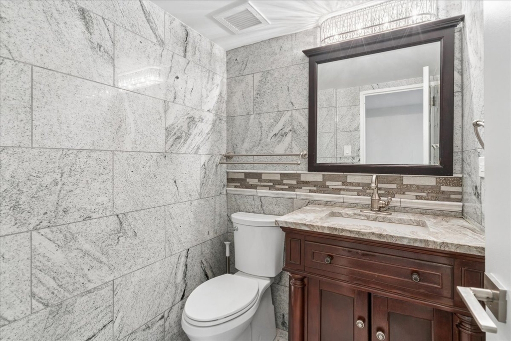 175 E Delaware Place - Photo 11