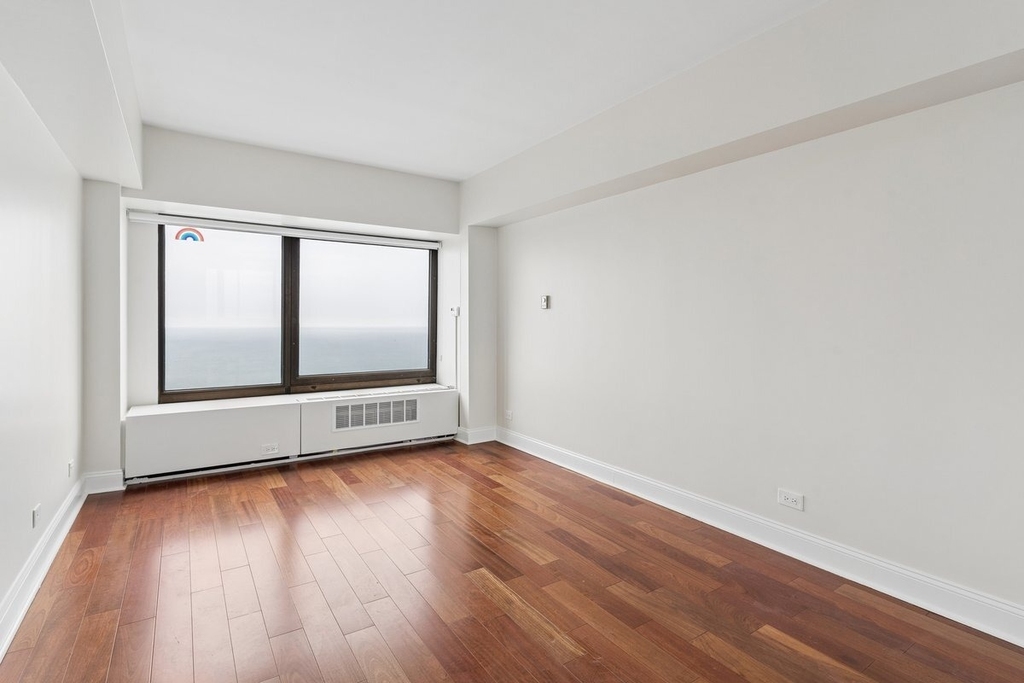 175 E Delaware Place - Photo 15