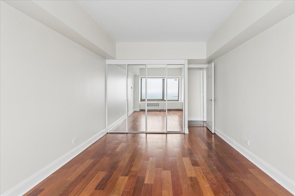 175 E Delaware Place - Photo 16