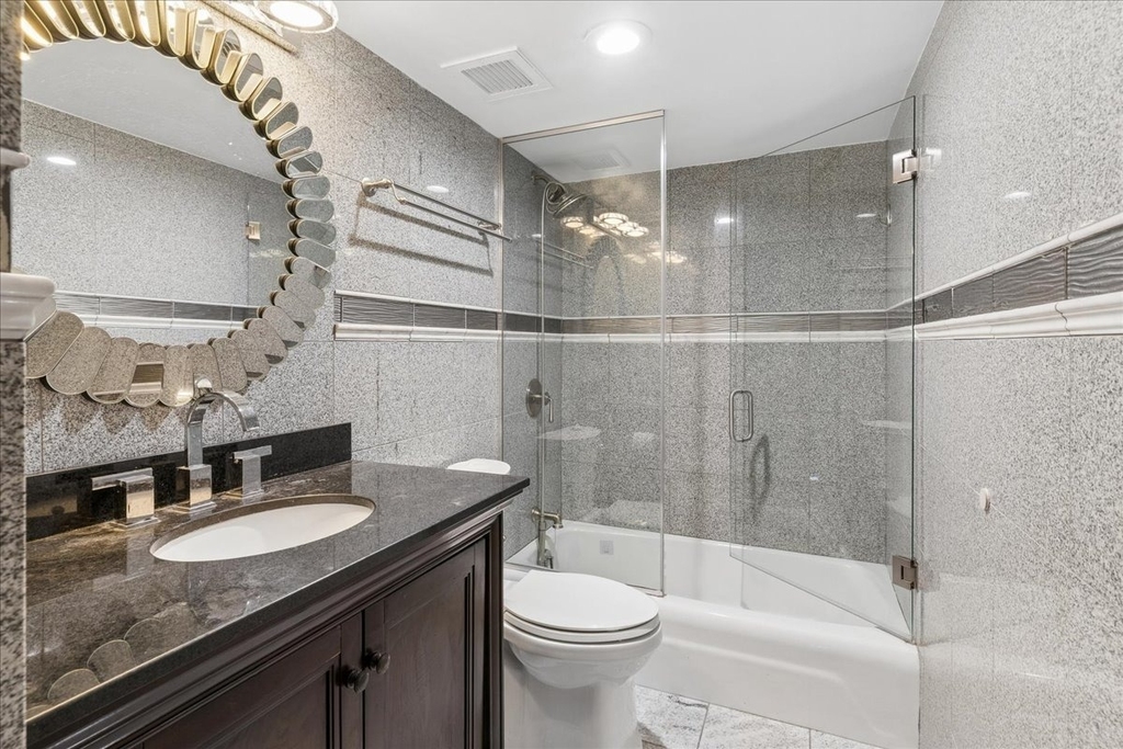 175 E Delaware Place - Photo 14