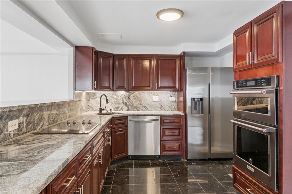 175 E Delaware Place - Photo 7