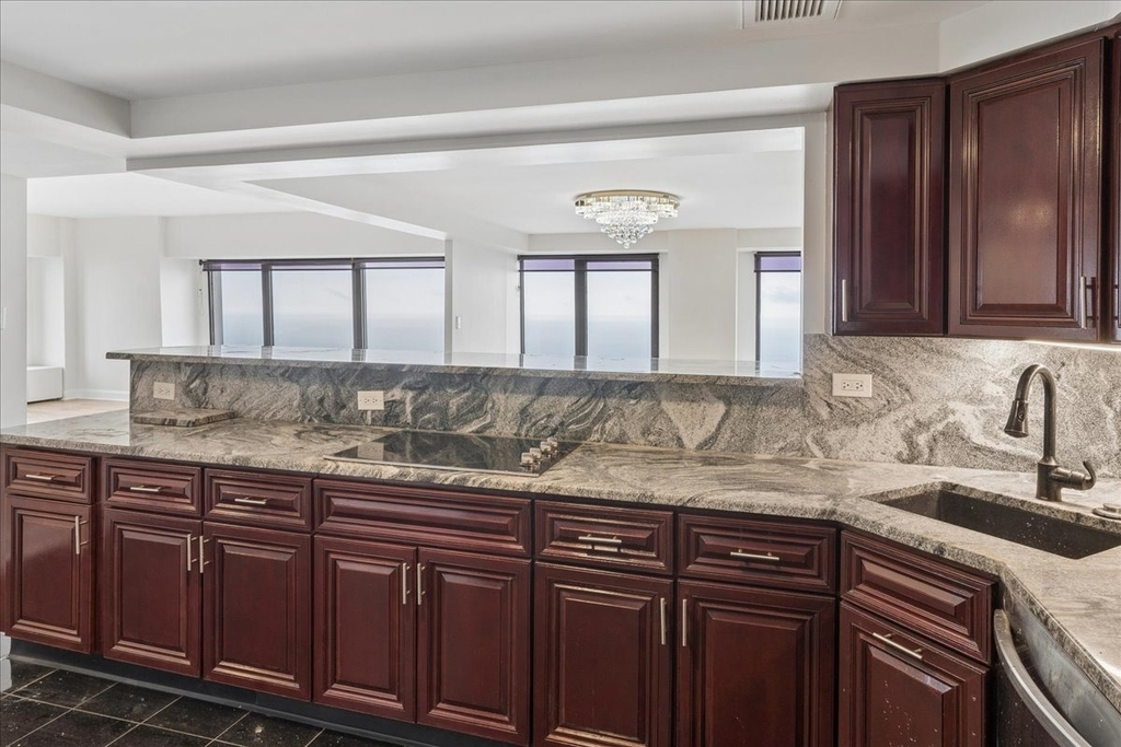 175 E Delaware Place - Photo 6