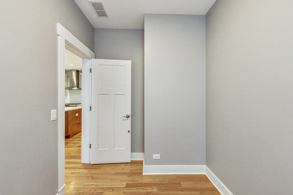 8101 Floral Avenue - Photo 10