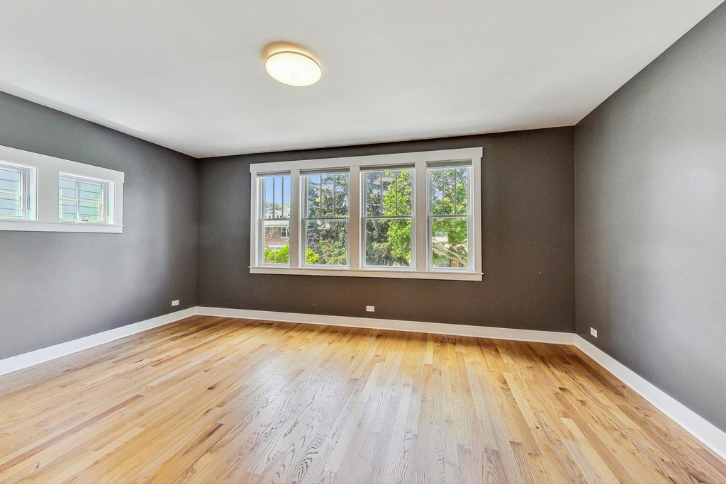 8101 Floral Avenue - Photo 15