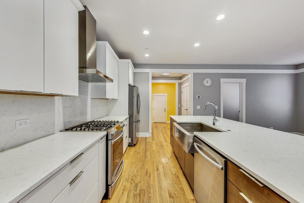 8101 Floral Avenue - Photo 6