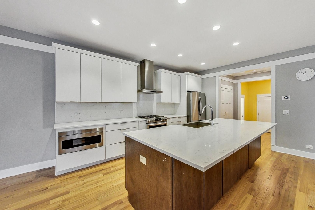 8101 Floral Avenue - Photo 5