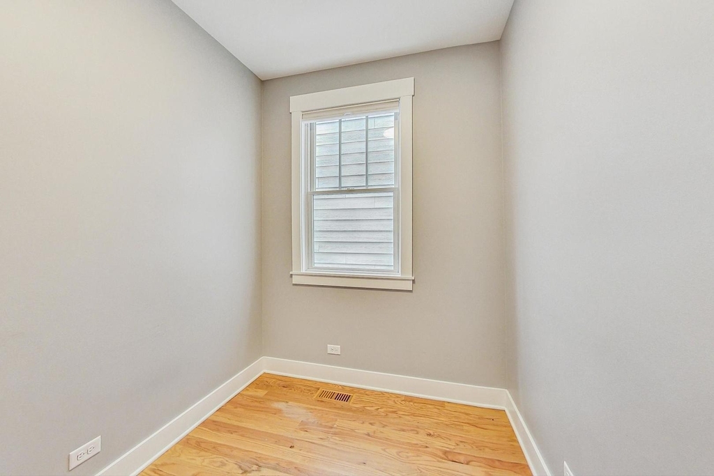 8101 Floral Avenue - Photo 11