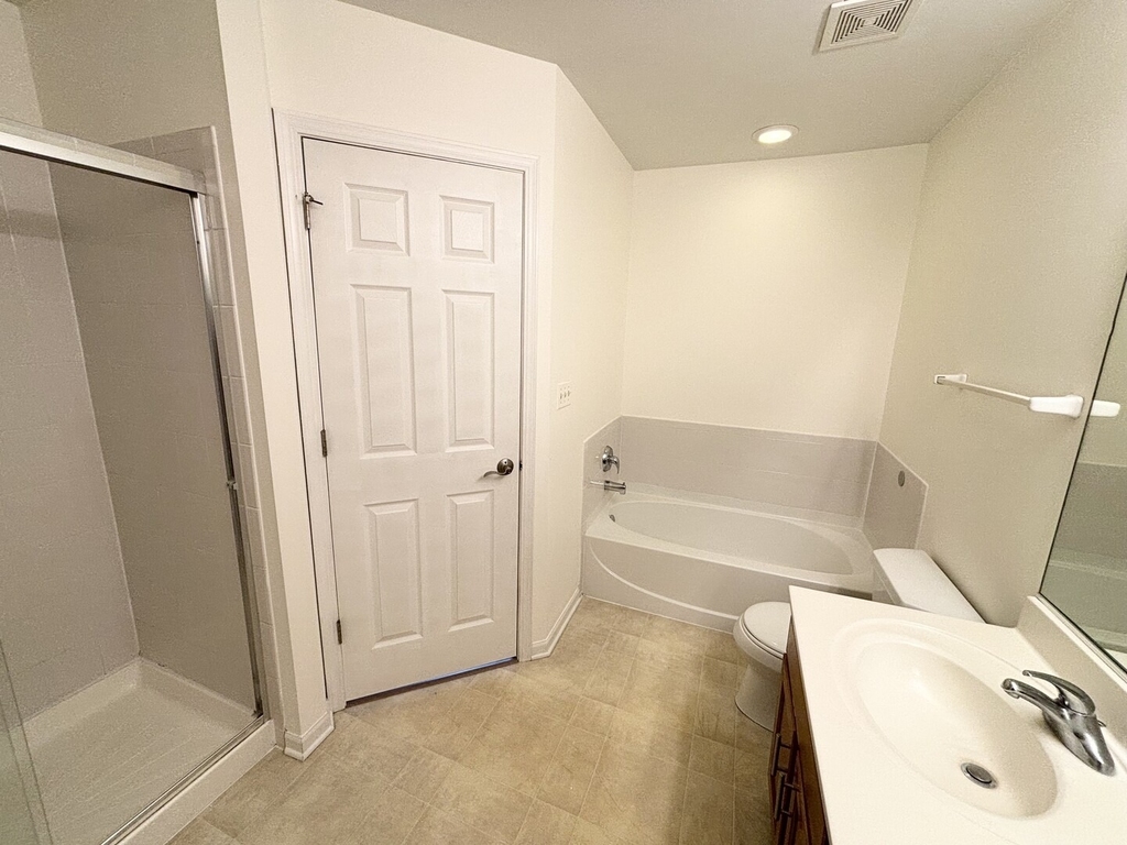 652 Lincoln Station Drive - Photo 8