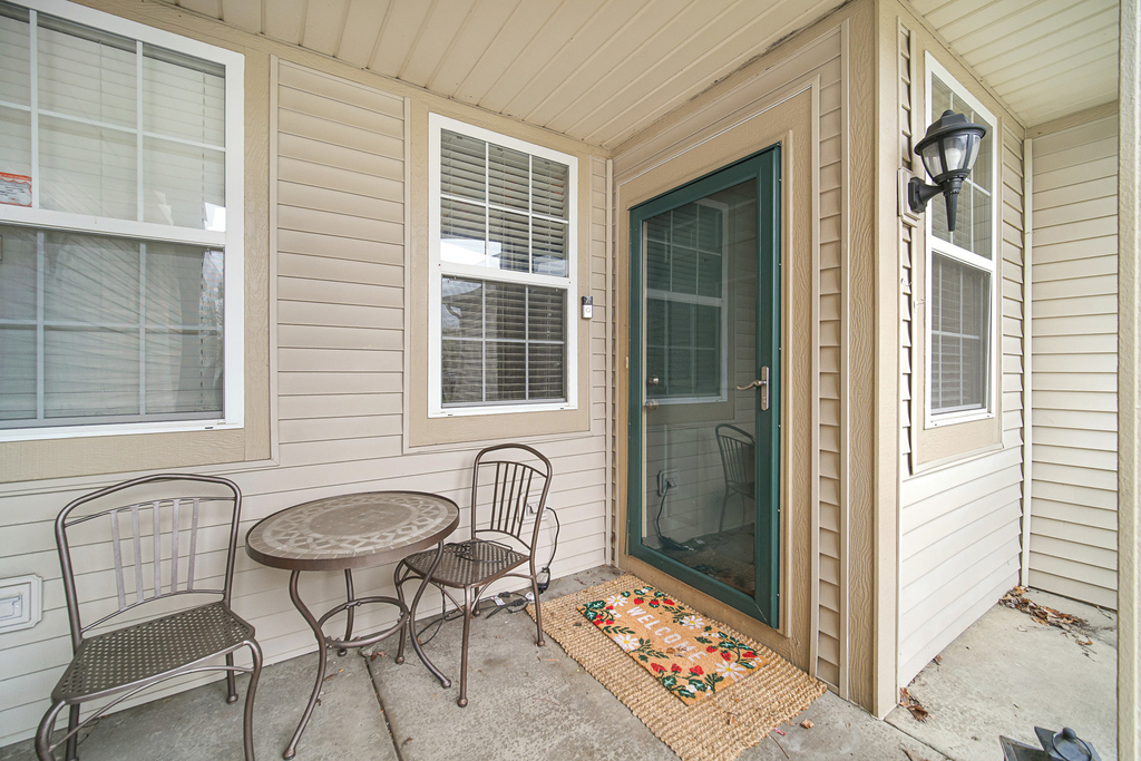 1882 N Wentworth Circle - Photo 3