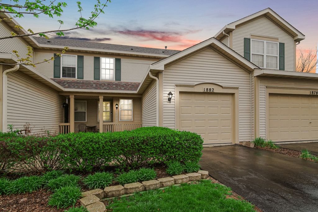 1882 N Wentworth Circle - Photo 0