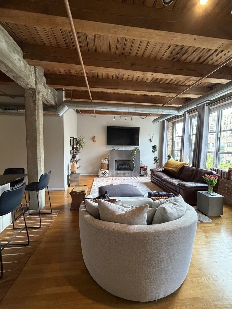 333 S Desplaines Street - Photo 2
