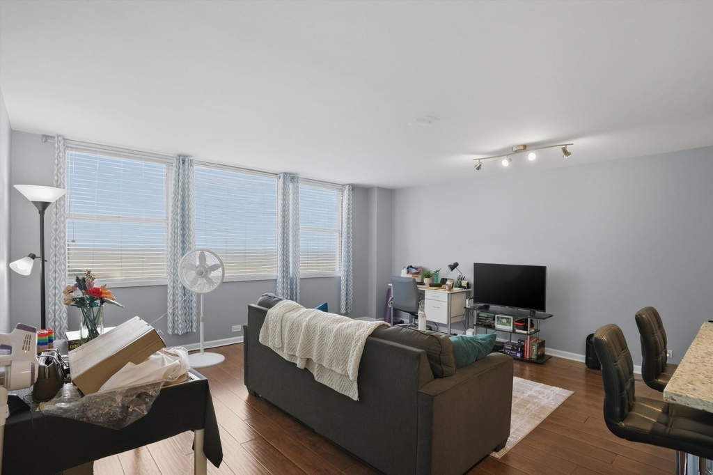 6301 N Sheridan Road - Photo 9
