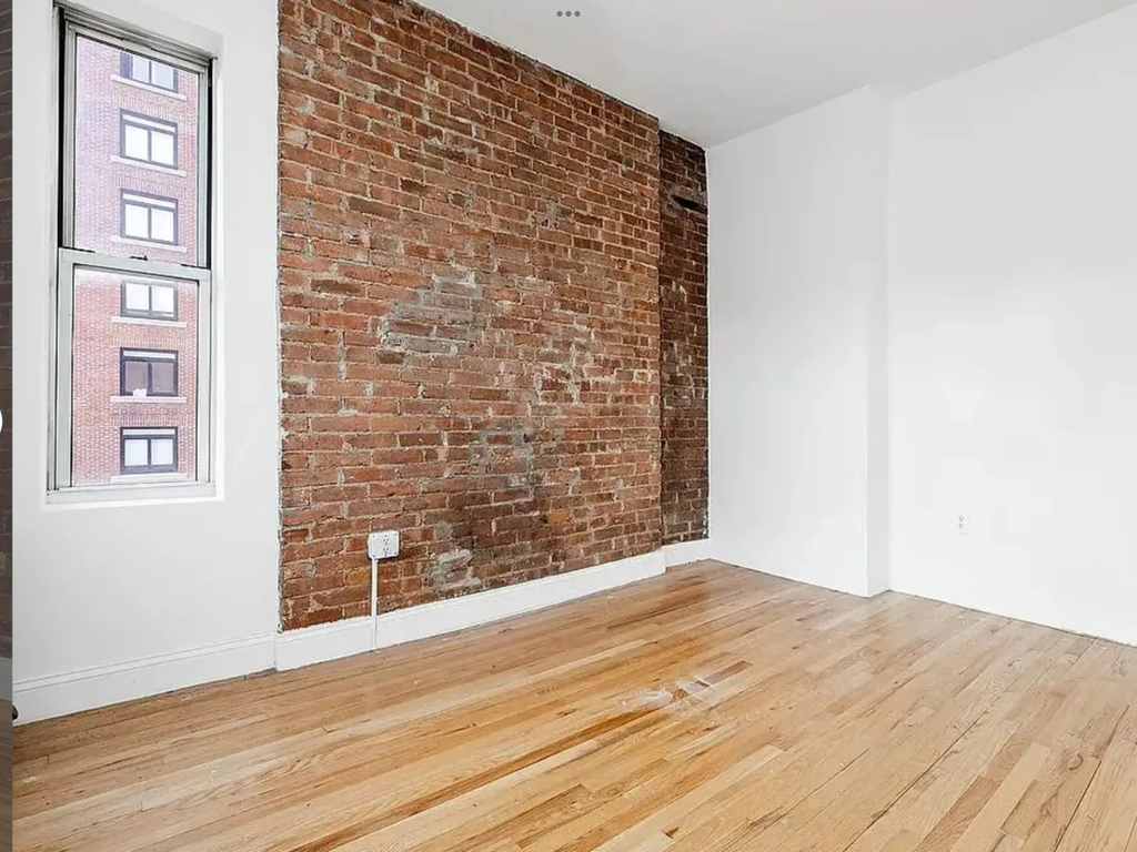 4th Street and 2nd avenue  - Photo 12