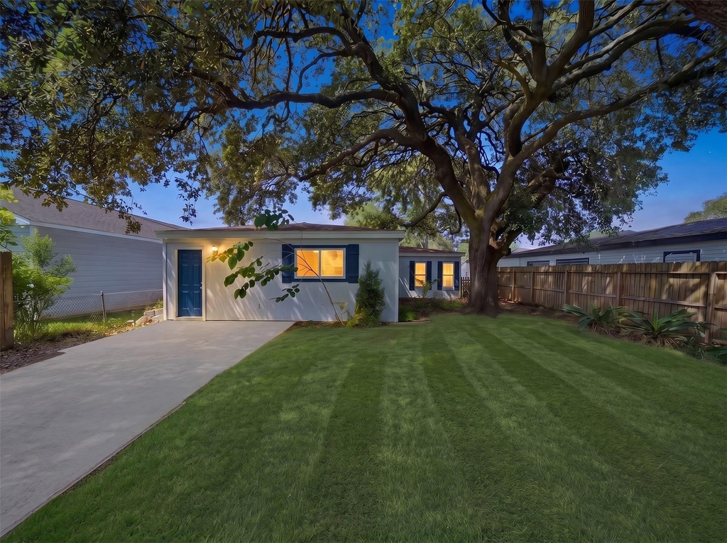 417 13th Avenue N - Photo 1