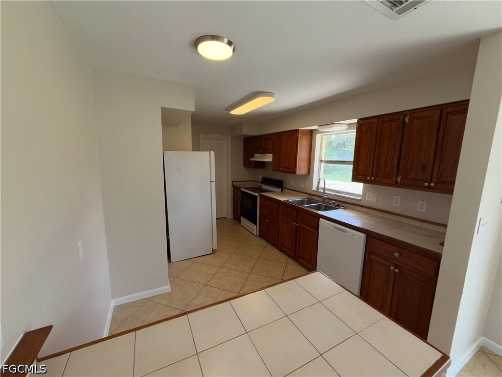 1101 Leeland Heights Boulevard E - Photo 5