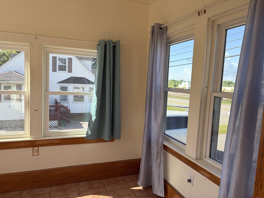 1420 Woodbury - Photo 3