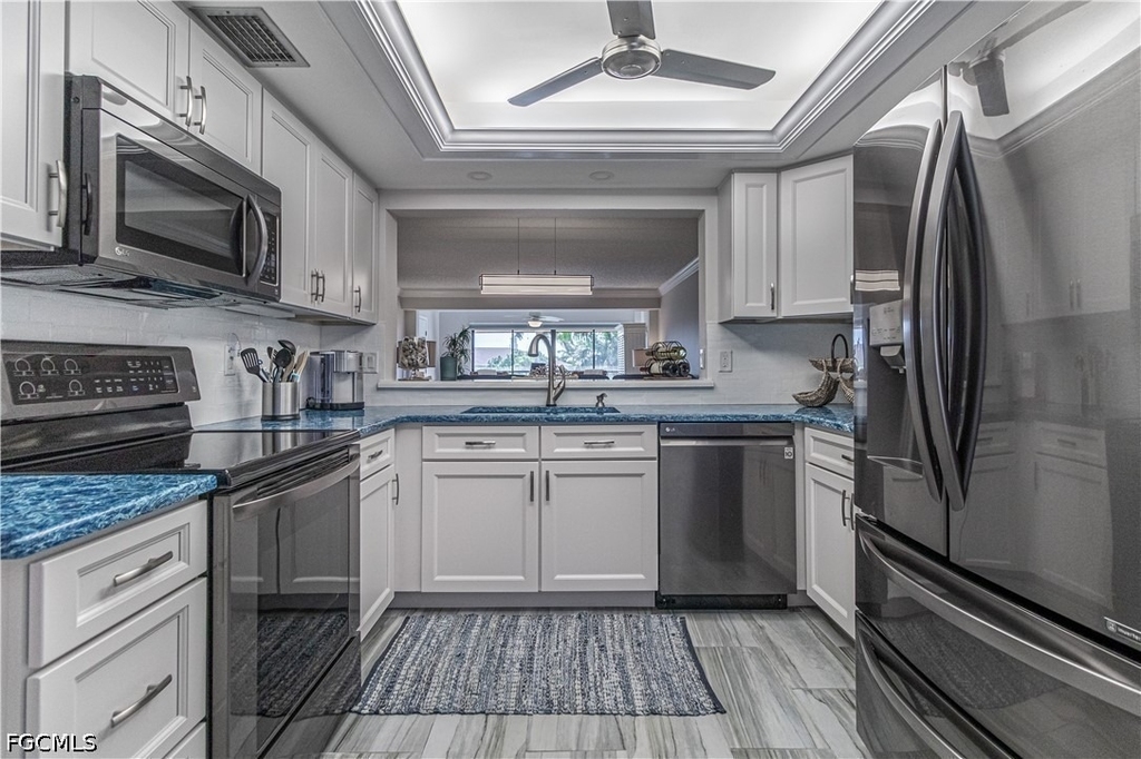 7430 Lake Breeze Drive - Photo 2