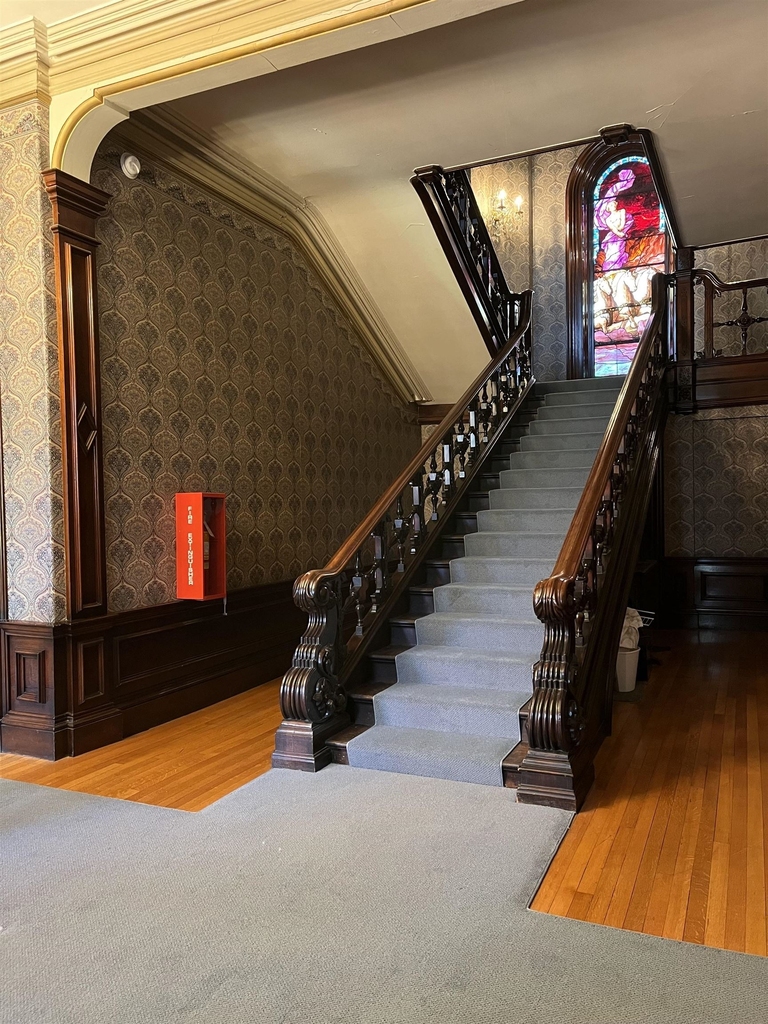 241 Middle - Photo 3
