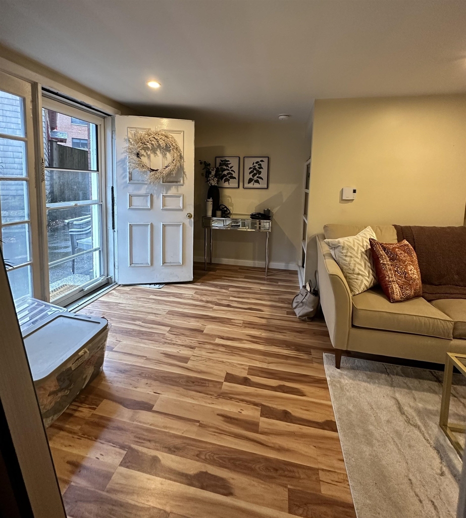 241 Middle - Photo 5
