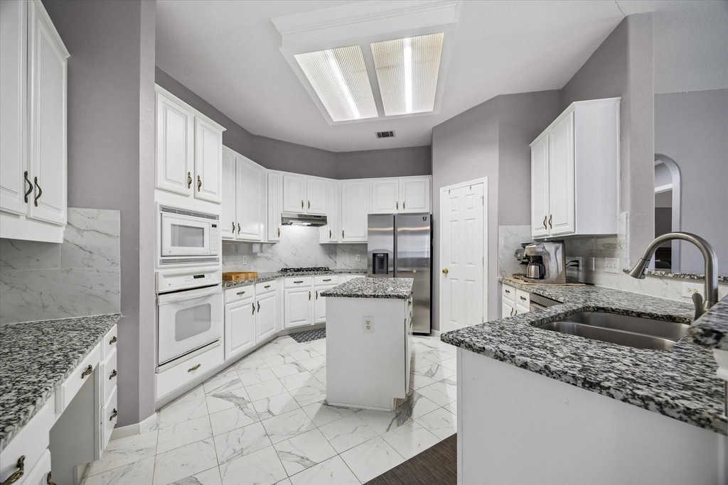 5918 Amherst Court - Photo 9