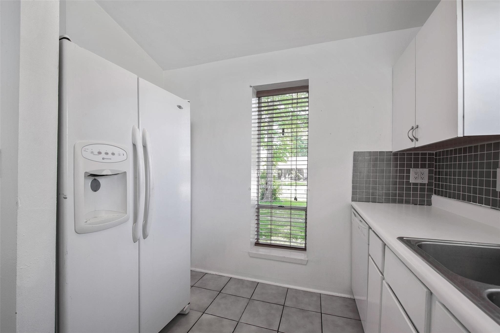 1208 Weyer Street - Photo 6