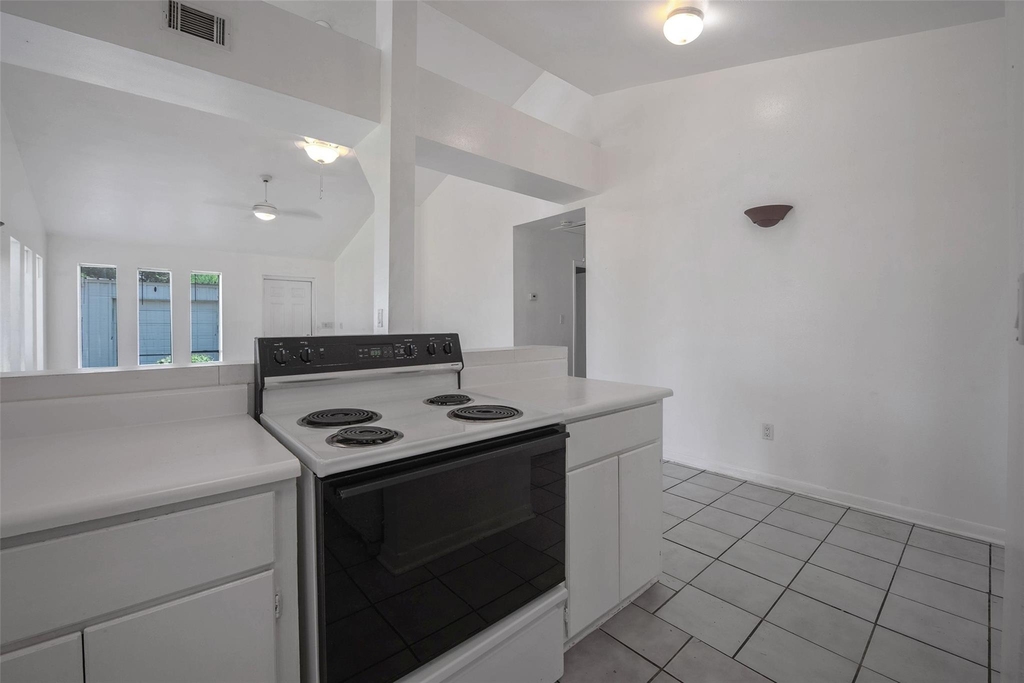 1208 Weyer Street - Photo 8