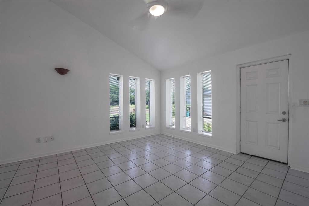 1208 Weyer Street - Photo 14