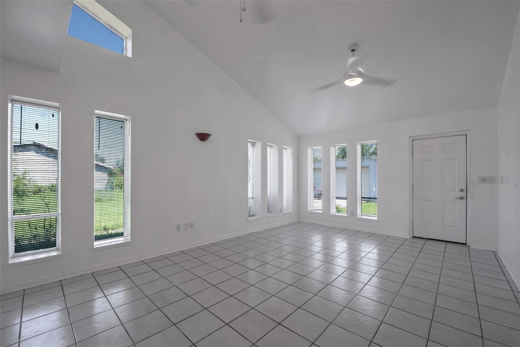 1208 Weyer Street - Photo 9