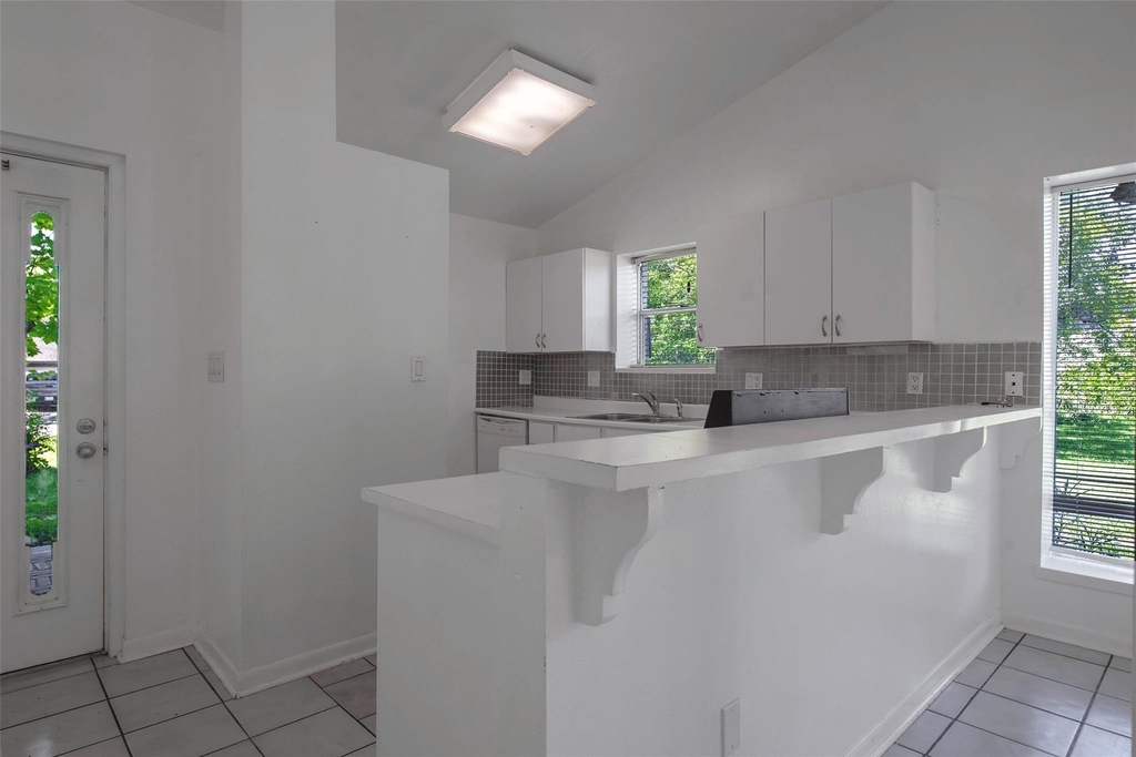 1208 Weyer Street - Photo 15