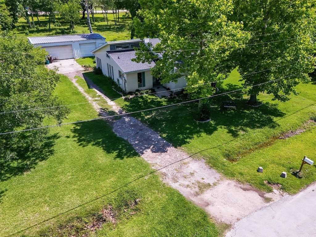 1208 Weyer Street - Photo 1