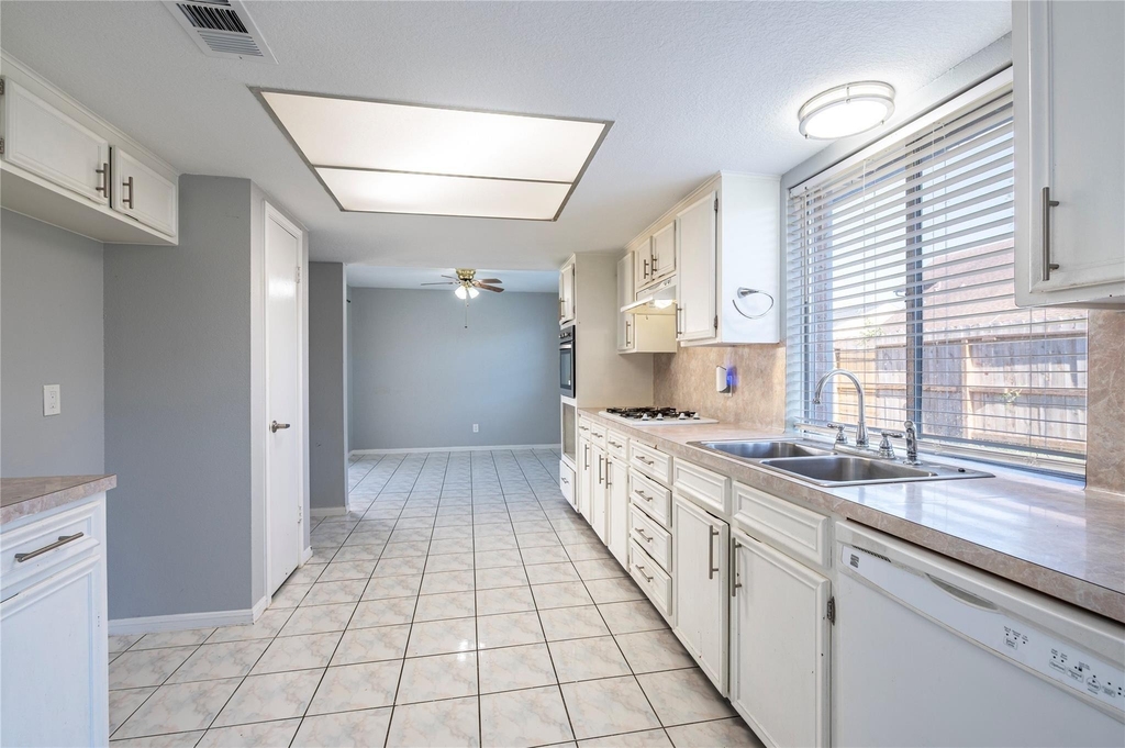 10215 Kirkwren Drive - Photo 7