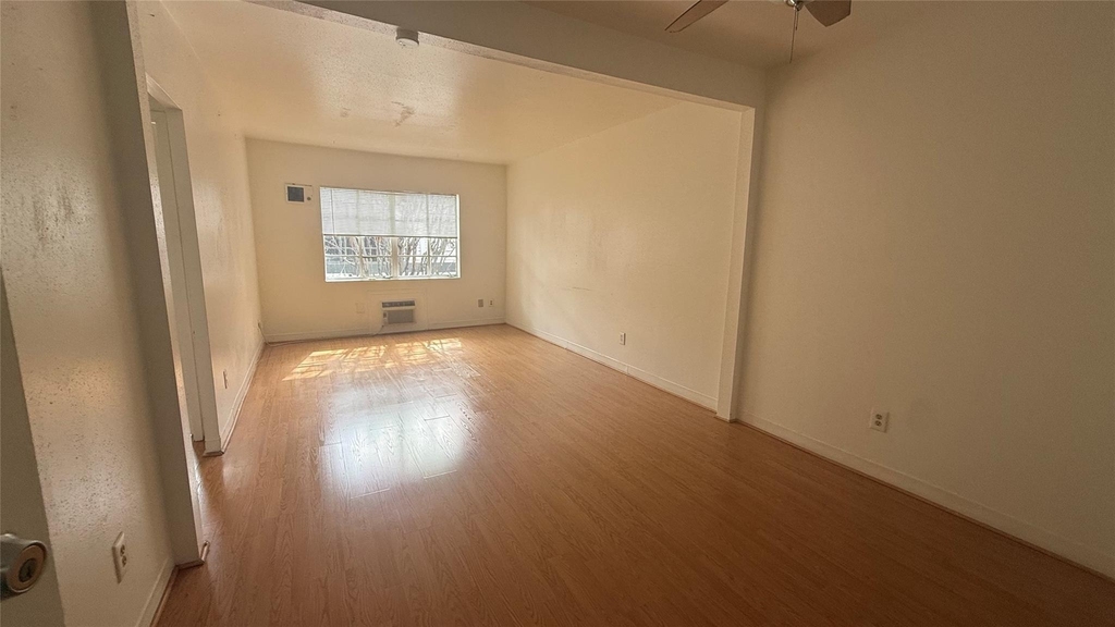 5607 Jackson Street - Photo 4